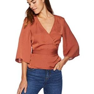 Cupcakes and Cashmere Gabriele Tumbled Satin Wrap